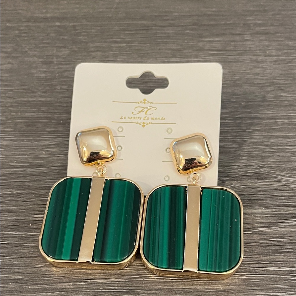 New Boutique Chic Square Green & Gold Earrings